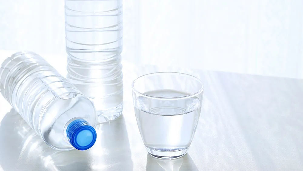ペットボトルの水