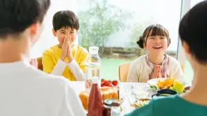 家族での食事風景