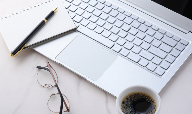 パソコンのあるデスク