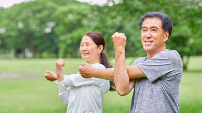 運動する夫婦