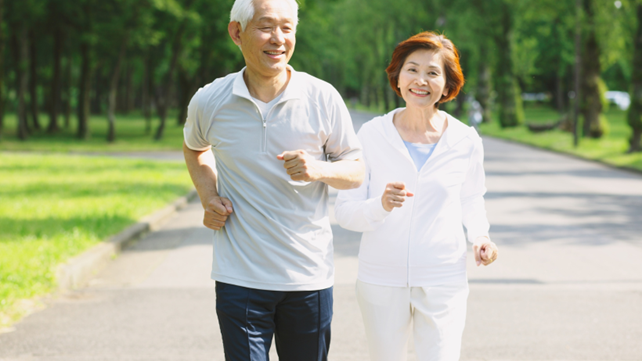 運動する夫婦