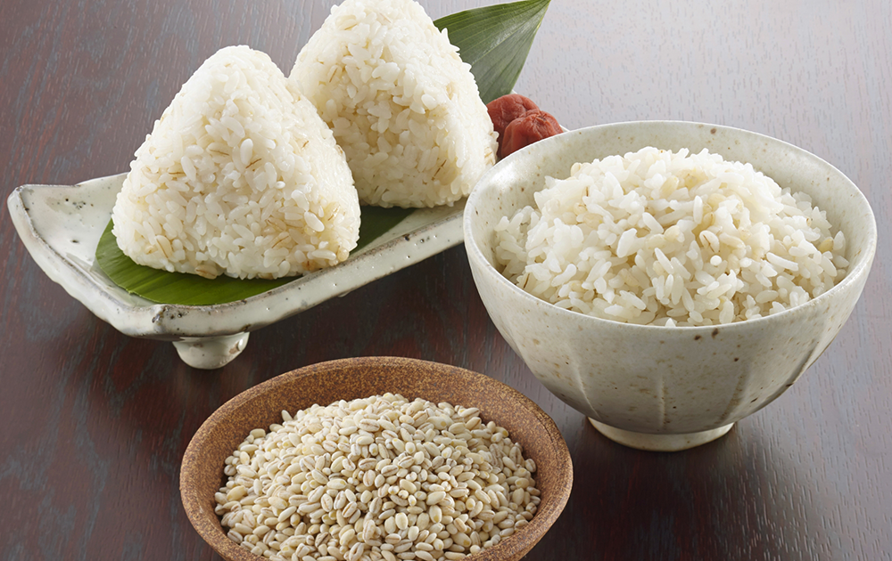 もち麦ごはんとおにぎり