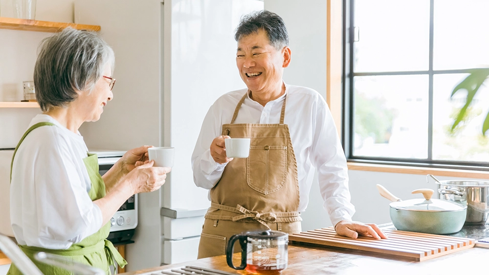 笑顔の高齢者夫婦