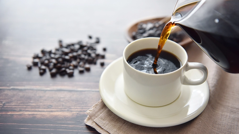 コーヒー豆とホットコーヒー