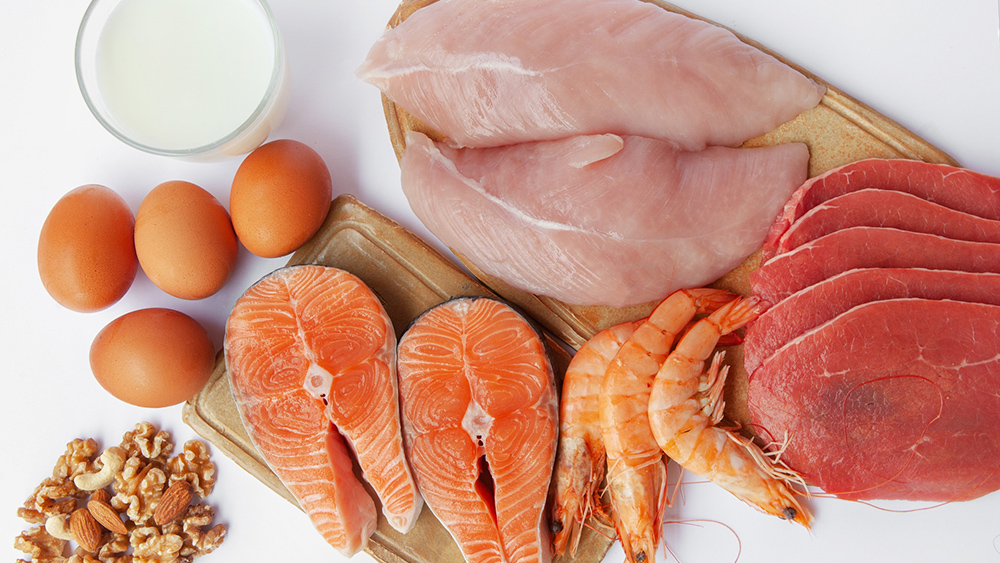 ナッツやお肉、魚などの食材